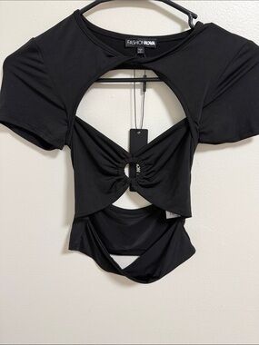 Fashion Nova Black Ring-Detail Cutout Crop Top